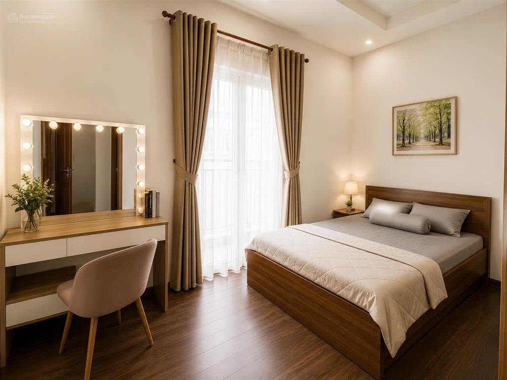 Nhà 3 tầng  ngang 5m  sát lê văn việt  4pn  57m²  5.65 tỷ  ô tô đậu cửa
