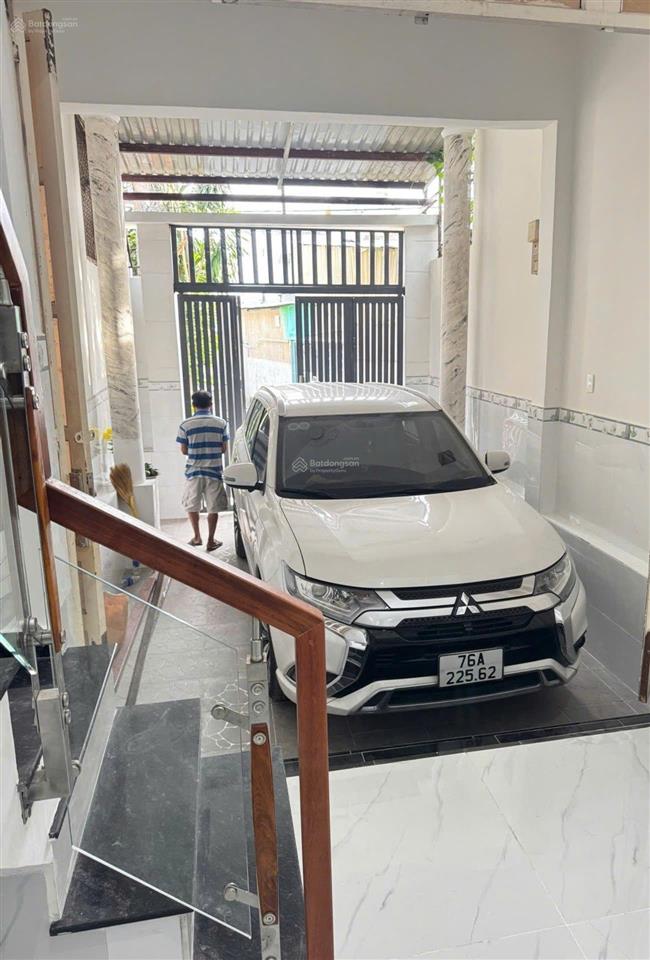 Gấp bán! nhà đẹp lê văn việt  dt đất 82m2  5,45 tỷ, xe hơi 7 chỗ vào nhà