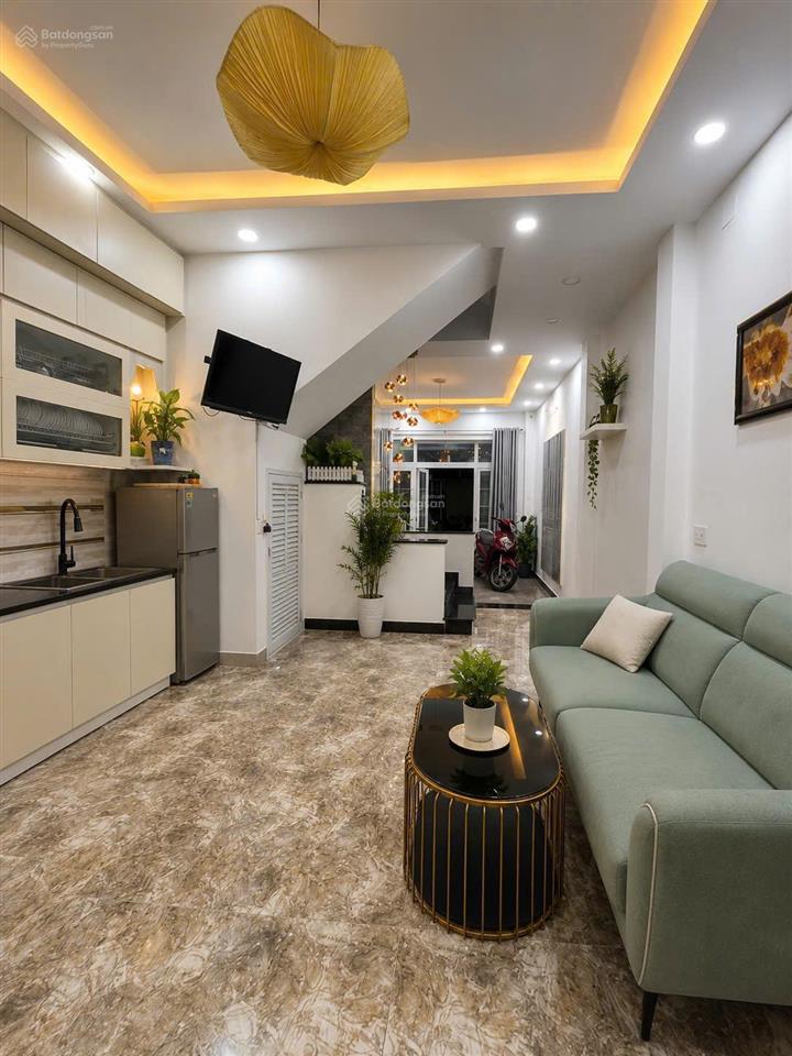 Chính chủ định cư mỹ gấp bán nhà đẹp ngay lê văn việt chỉ 5,2 tỷ ô tô đậu cửa