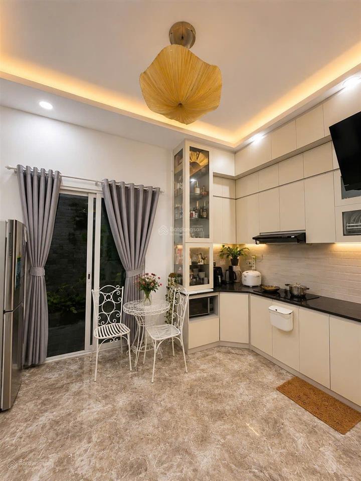 Chính chủ định cư mỹ gấp bán nhà đẹp ngay lê văn việt chỉ 5,2 tỷ ô tô đậu cửa
