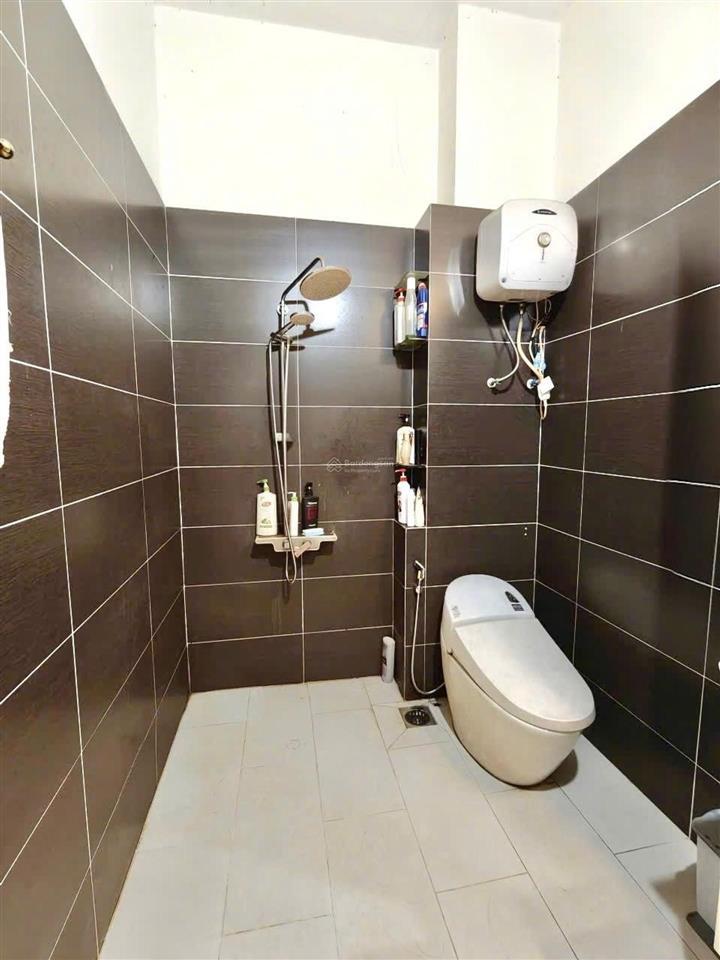 Gấp bán giảm 1tỉ3 nhà 3 tầng dt 80m2 trục lê văn việt đường xe hơi đỗ cửa còn 5tỷ9 giá cũ 7tỷ2
