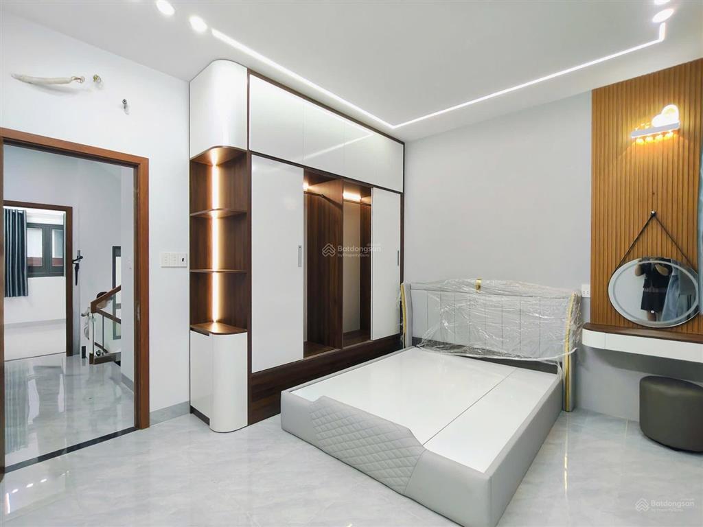 Chủ ngộp có trả là có bán nhà 4 tầng mặt tiền lã xuân oai chỉ 6,3 tỷ