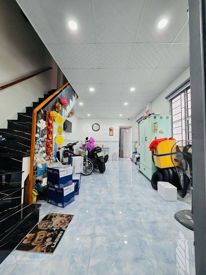 Bán nhà lô góc nguyễn văn nguyễn  p. tân định, quận 1, hẻm thông, nhà lô góc thoáng sáng