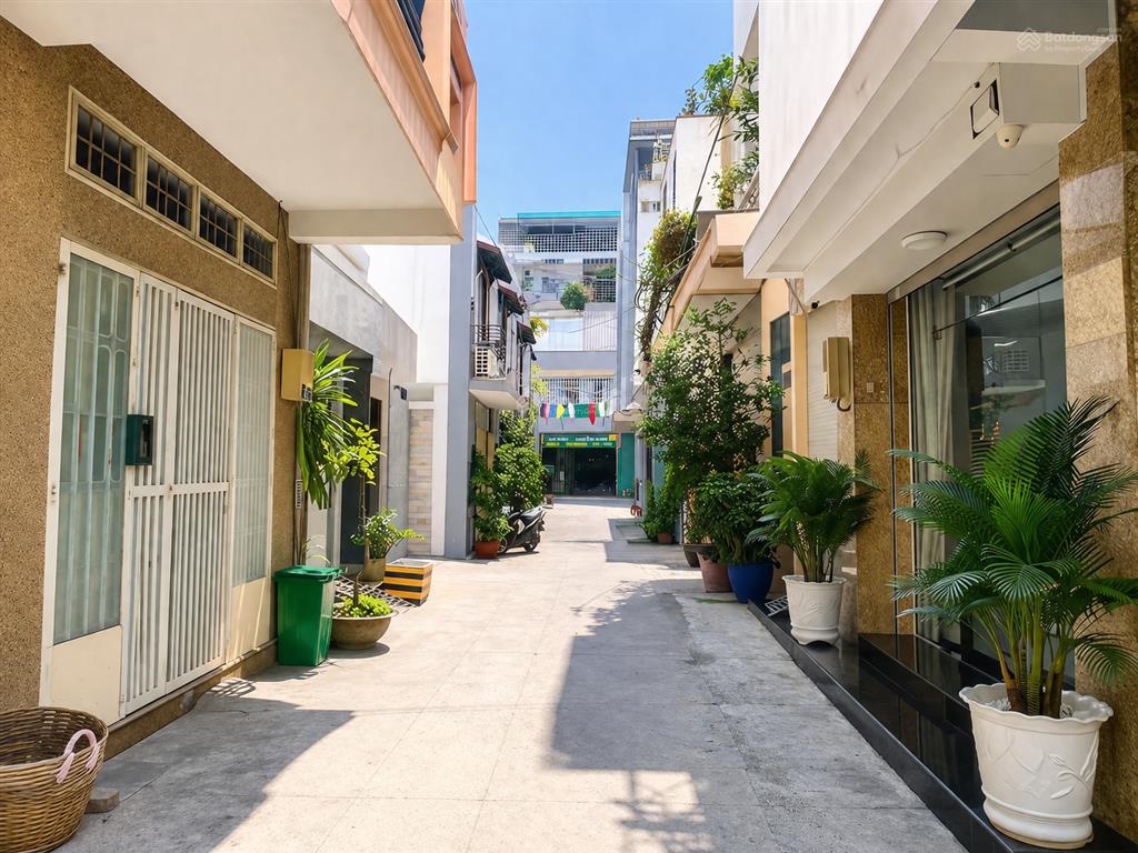 Bán nhà hxh phan văn trị  nguyễn văn cừ, quận 5  44m2  2 tầng ngang 3.8m sân đậu ô tô 7 chỗ 8.9t