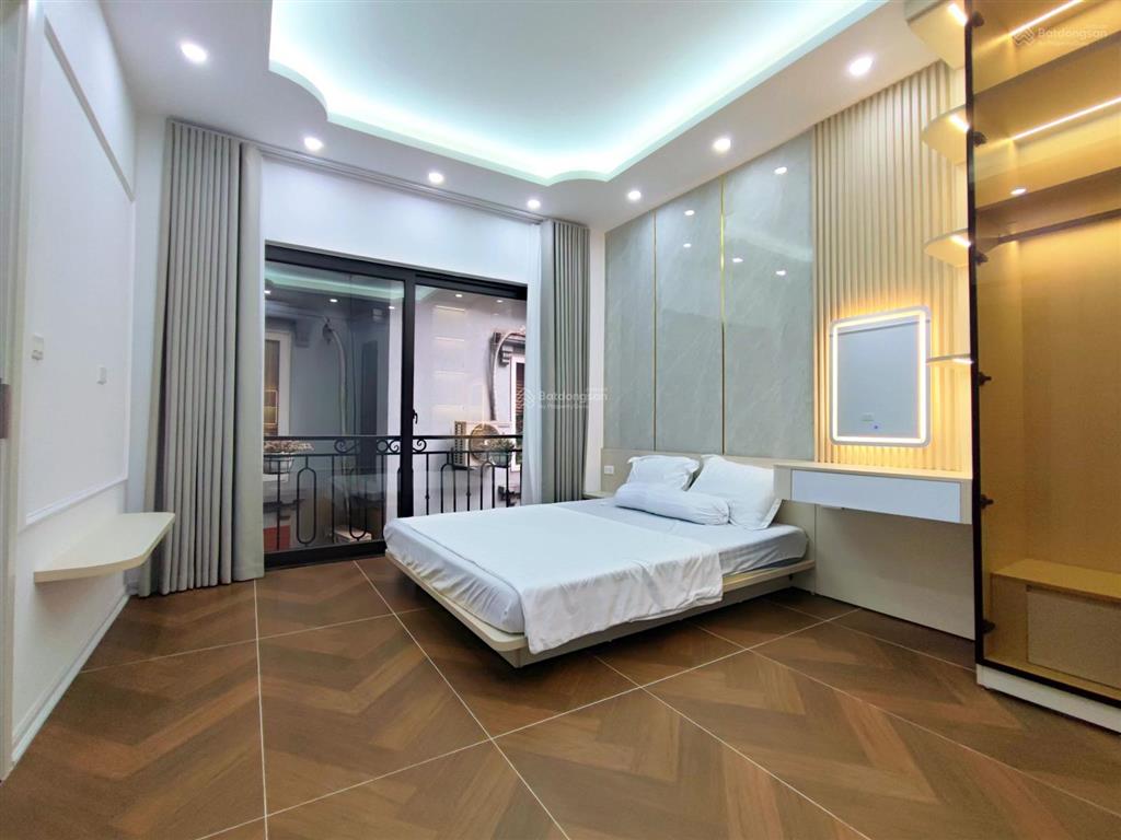 Bán nhà đống đa  6 tầng thang máy, oto đỗ cửa 10m ra phố, 2 thoáng trước sau vĩnh viễn ở cực sướng