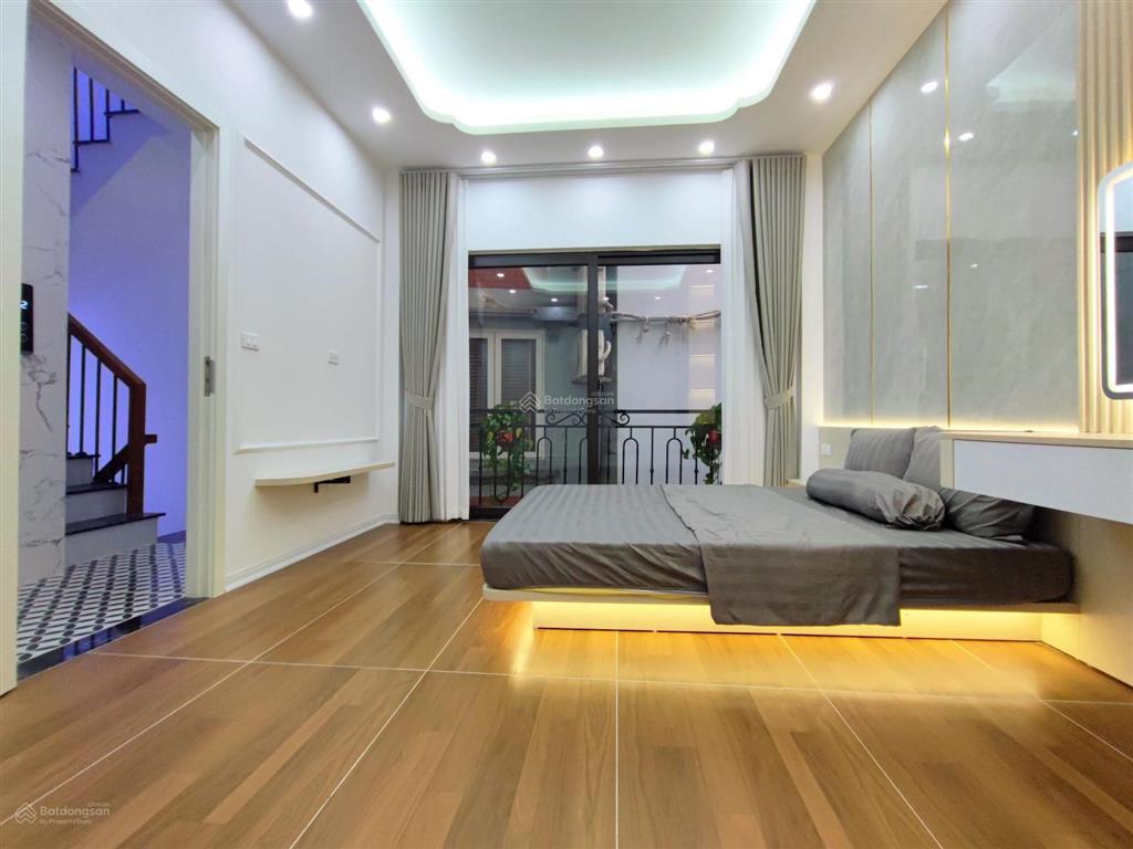 Bán nhà đống đa  6 tầng thang máy, oto đỗ cửa 10m ra phố, 2 thoáng trước sau vĩnh viễn ở cực sướng