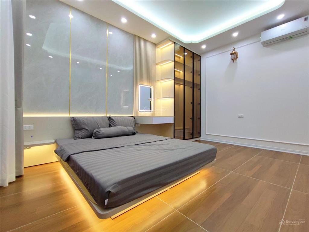 Bán nhà đống đa  6 tầng thang máy, oto đỗ cửa 10m ra phố, 2 thoáng trước sau vĩnh viễn ở cực sướng