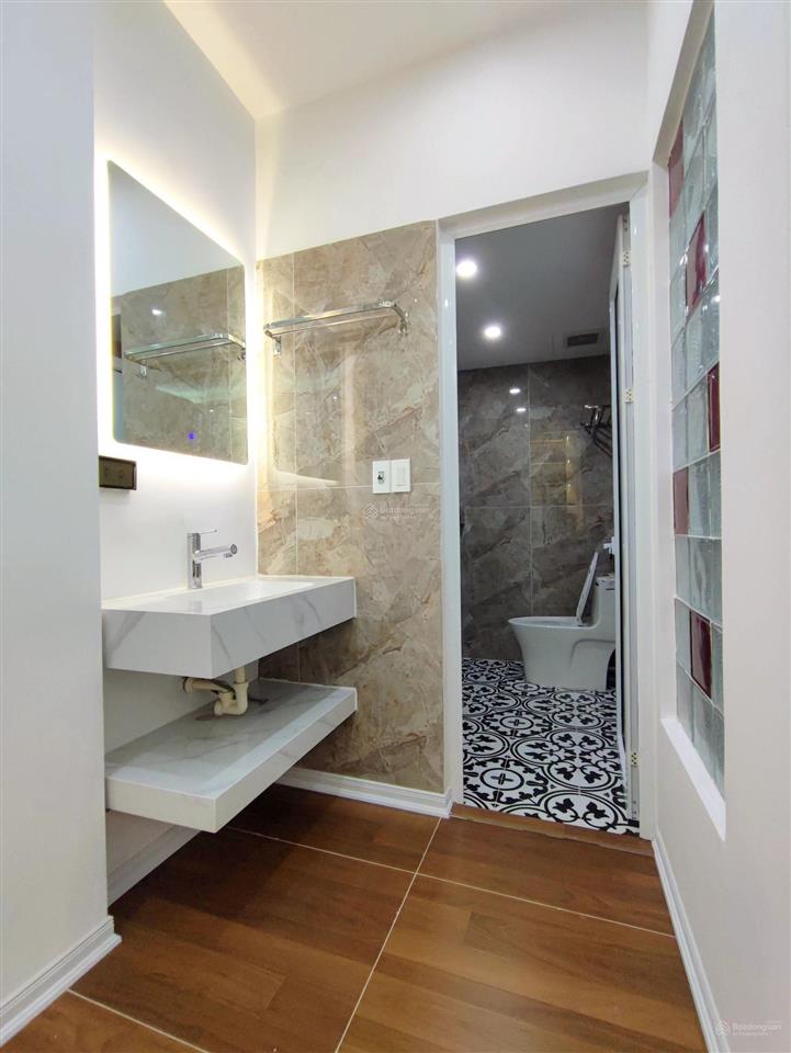 Bán nhà đống đa  6 tầng thang máy, oto đỗ cửa 10m ra phố, 2 thoáng trước sau vĩnh viễn ở cực sướng