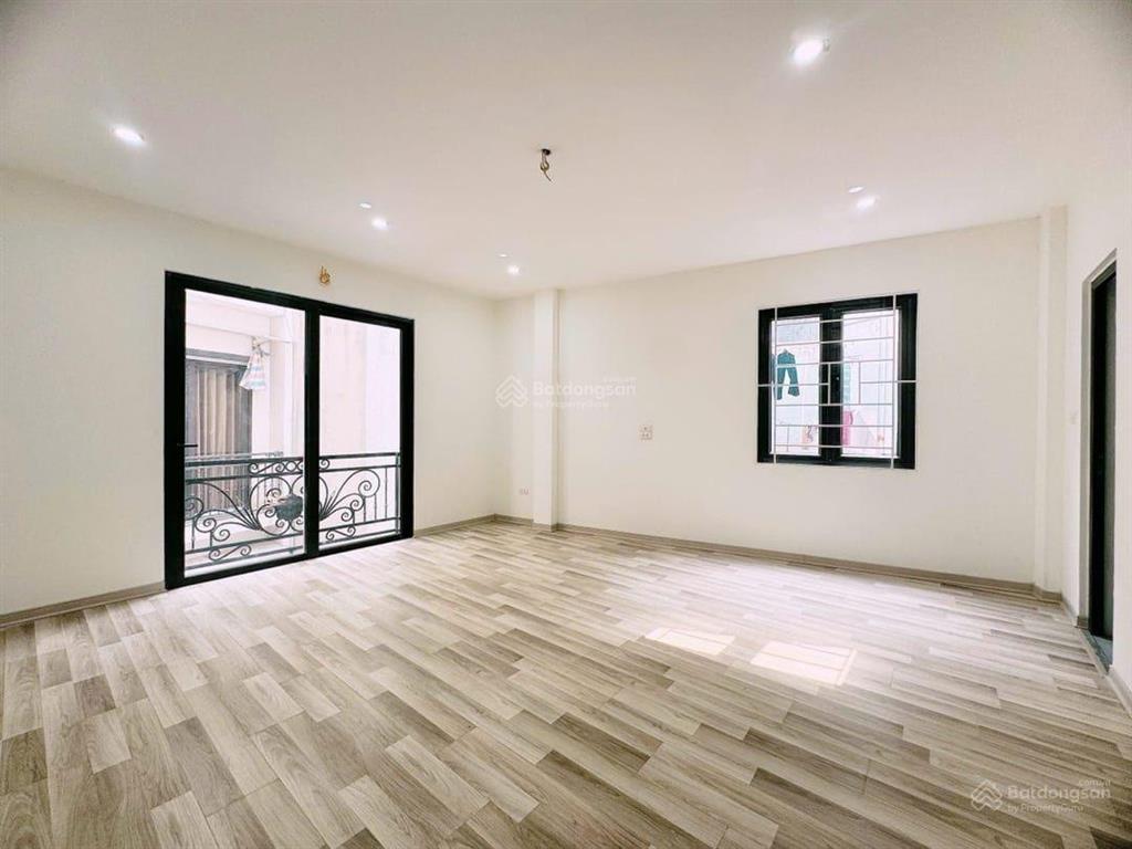 Bán nhà khu vực lò đúc, lô góc  gần phố, bãi gửi oto. dt 42m2  mt 4m x 5 tầng thang máy nhập khẩu