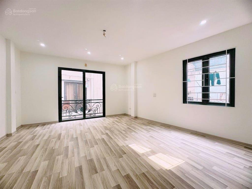 Bán nhà khu vực lò đúc, lô góc  gần phố, bãi gửi oto. dt 42m2  mt 4m x 5 tầng thang máy nhập khẩu
