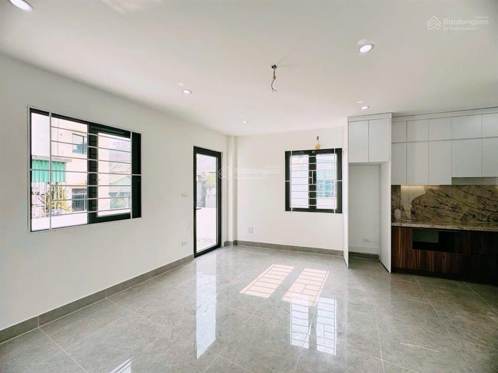 Bán nhà khu vực lò đúc, lô góc  gần phố, bãi gửi oto. dt 42m2  mt 4m x 5 tầng thang máy nhập khẩu