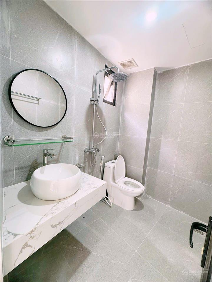 Bán nhà khu vực lò đúc, lô góc  gần phố, bãi gửi oto. dt 42m2  mt 4m x 5 tầng thang máy nhập khẩu