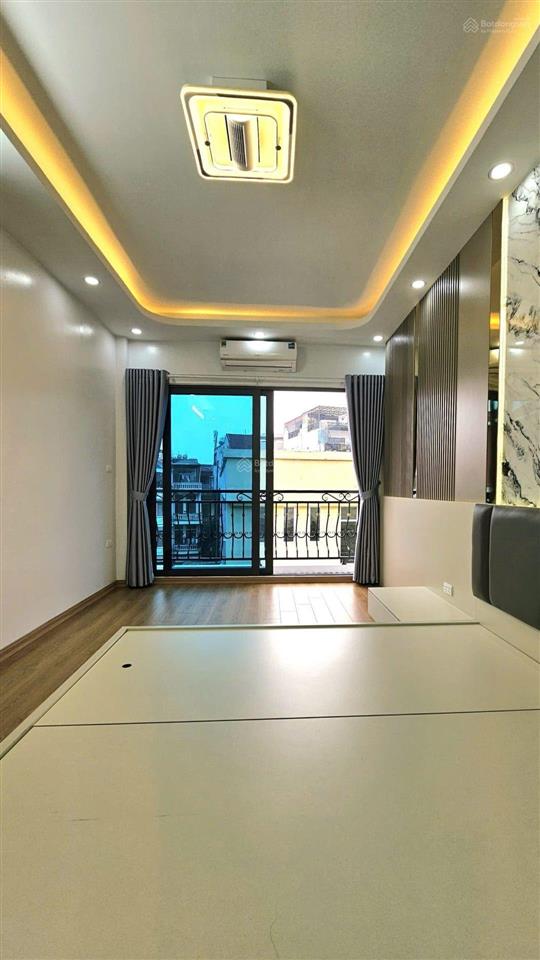 Bán nhà đẹp phố hoàng văn thái, diện tích 38m2  mặt tiền 3.6m x 5 tầng thang máy dọn về ở ngay.