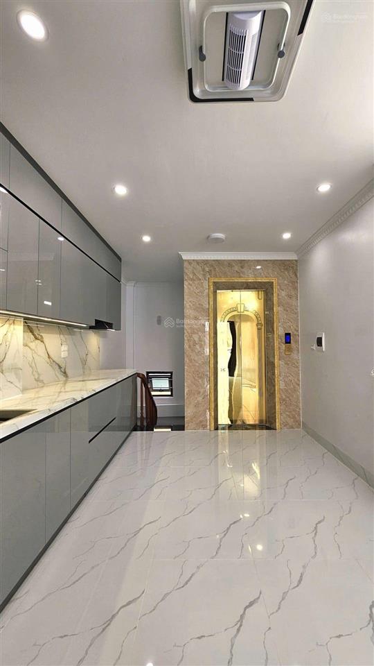 Bán nhà đẹp phố hoàng văn thái, diện tích 38m2  mặt tiền 3.6m x 5 tầng thang máy dọn về ở ngay.