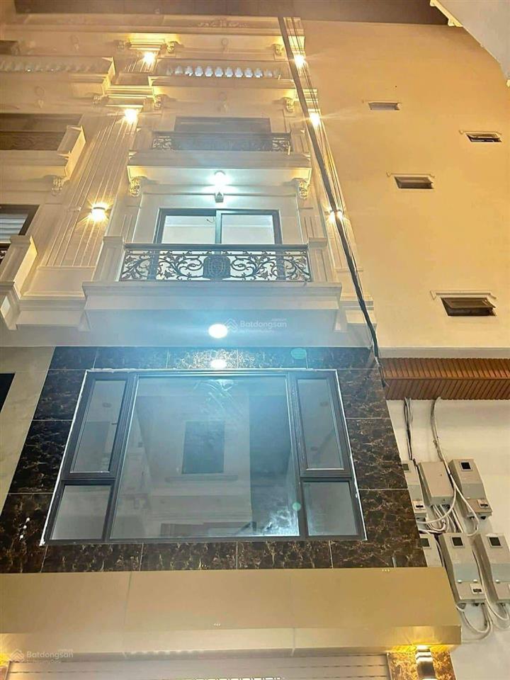 Nhà đẹp đống đa, gara oto  thang máy  20m ra phố oto tránh  nói không với quy hoạch.