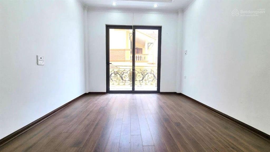 Nhà đẹp đống đa, gara oto  thang máy  20m ra phố oto tránh  nói không với quy hoạch.
