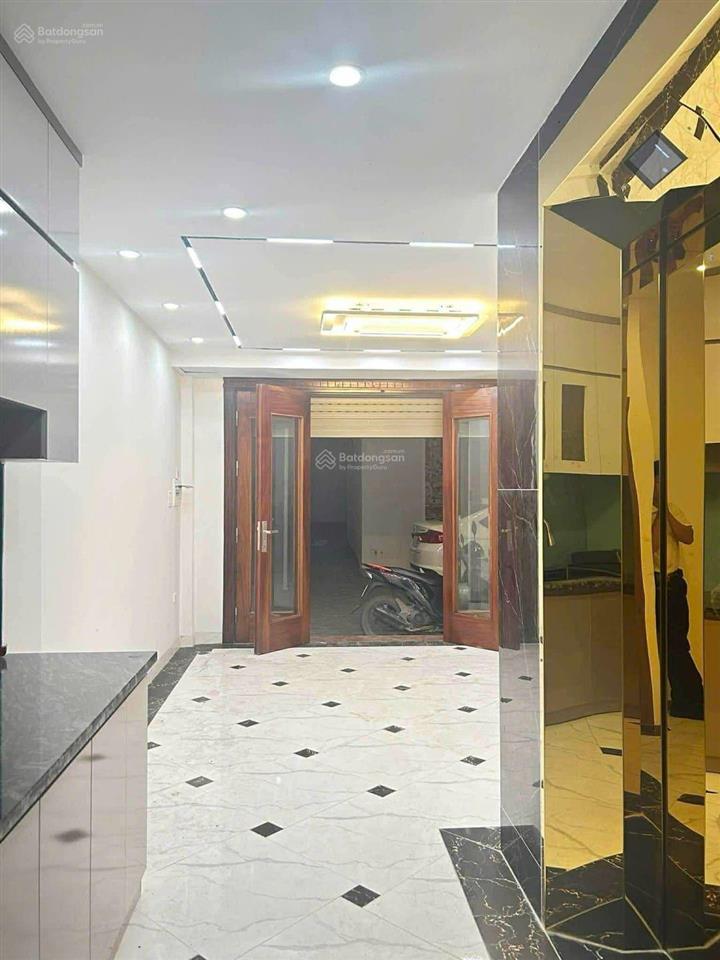 Nhà đẹp đống đa, gara oto  thang máy  20m ra phố oto tránh  nói không với quy hoạch.