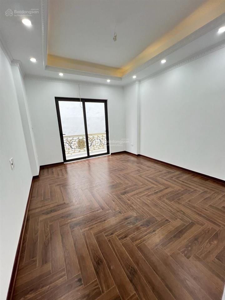Nhà đẹp đống đa, gara oto  thang máy  20m ra phố oto tránh  nói không với quy hoạch.