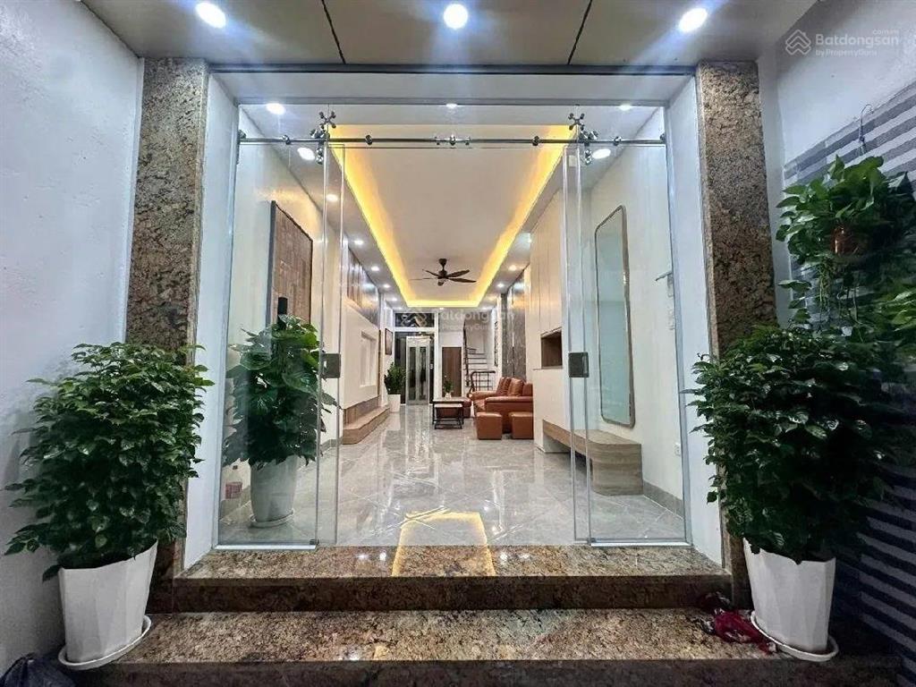 Nhà đẹp thang máy ở ngay khu vực hồ ba mẫu, đống đa. ngõ thông các ngả  kinh doanh nhỏ  3 thoáng.