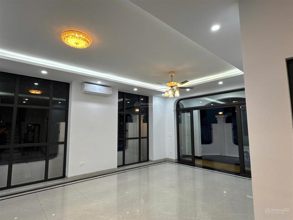 Siêu biệt thự văn khê, 182m2 x 3 tầng, lô góc, mặt tiền 22m, giá 49 tỷ 5