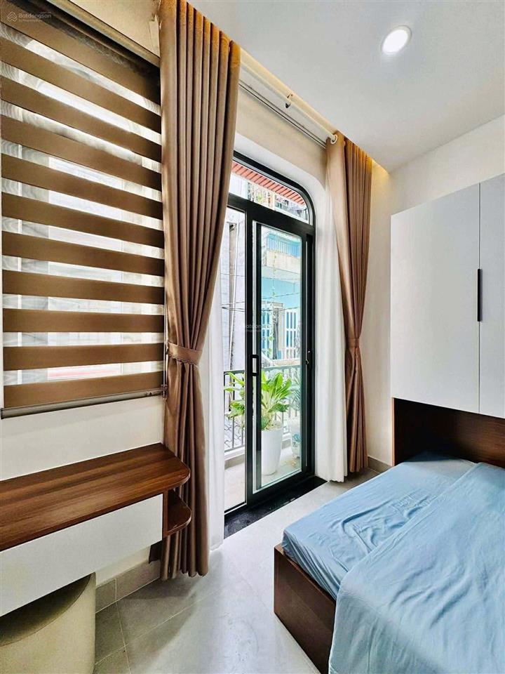 Bán nhà giá ngộp 2,98 tỷ/70m2  nguyễn cửu vân  ô tô trong nhà , đang cho thuê 19tr, sổ riêng