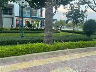 Cần bán lô đất đối diện công viên, đường rộng 20m, cách trần nhân tông 30m.