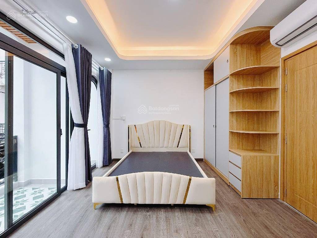 4 tầng nở hậu xe hơi ngủ trong nhà q7