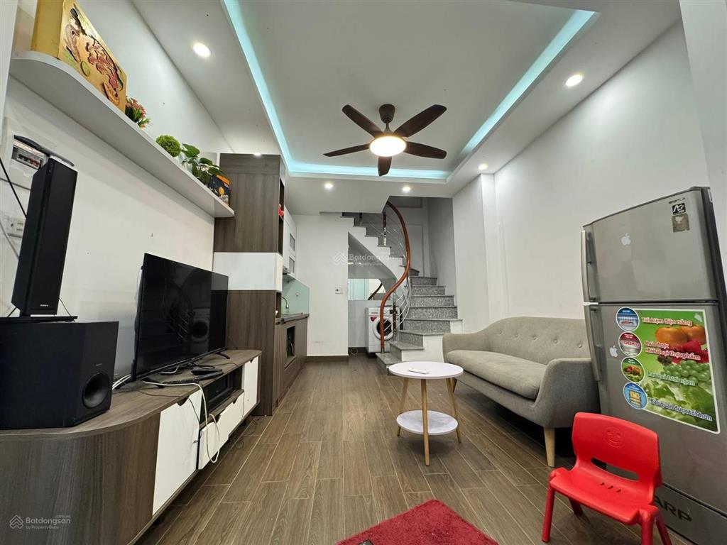 Nhà mới 5t  bạch mai gần đh bách, kinh, xây  2 thoáng trước sau  30m ra mặt phố  giá 6,3 tỷ