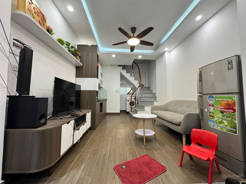 Nhà mới 5t  bạch mai gần đh bách, kinh, xây  2 thoáng trước sau  30m ra mặt phố  giá 6,3 tỷ