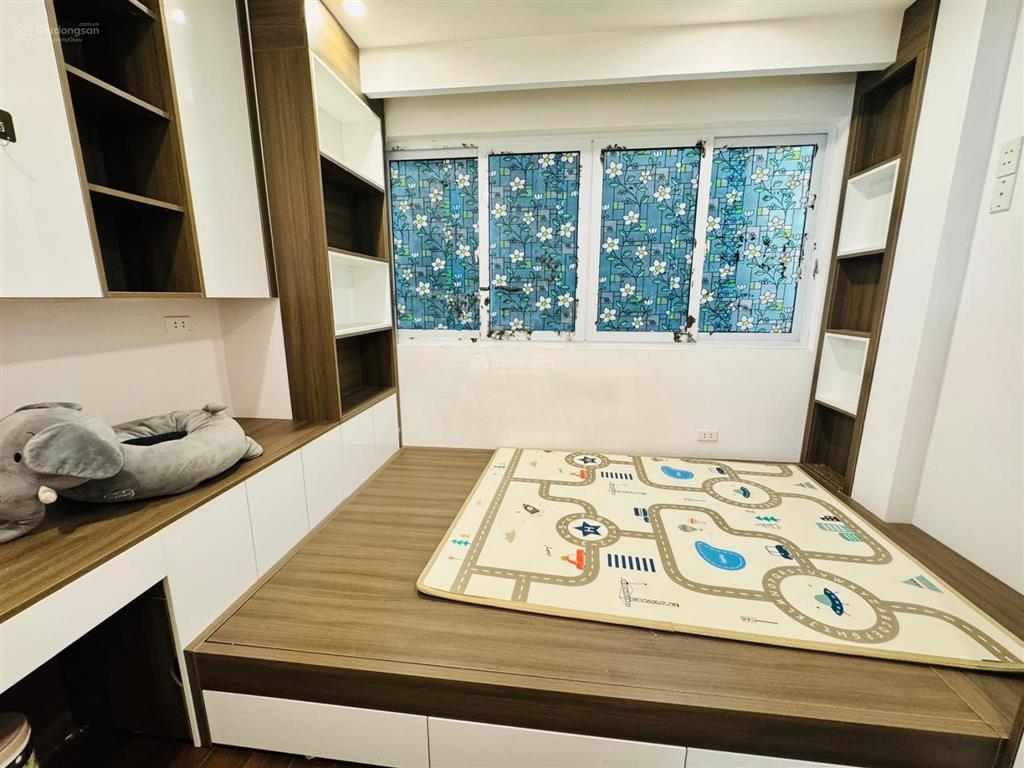 Nhà mới 5t  bạch mai gần đh bách, kinh, xây  2 thoáng trước sau  30m ra mặt phố  giá 6,3 tỷ