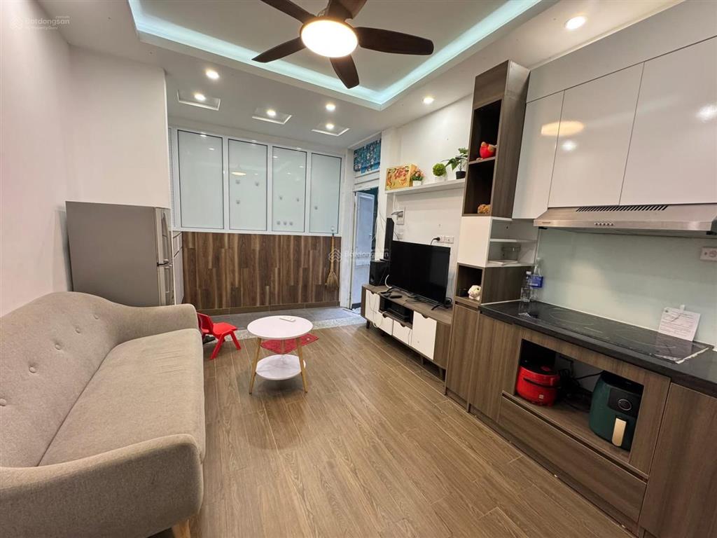 Nhà mới 5t  bạch mai gần đh bách, kinh, xây  2 thoáng trước sau  30m ra mặt phố  giá 6,3 tỷ