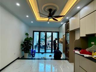 33m minh khai quận hai bà trương, ngõ rộng cách ôtô 10m, 5tầng, thang máy.4 ngủ, 7,3tỷ