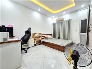 Tân mai căn góc 22m 5 tầng mt 3,5m  3 ngủ, giá cực bất ngờ 4,6tỷ sổ vuông