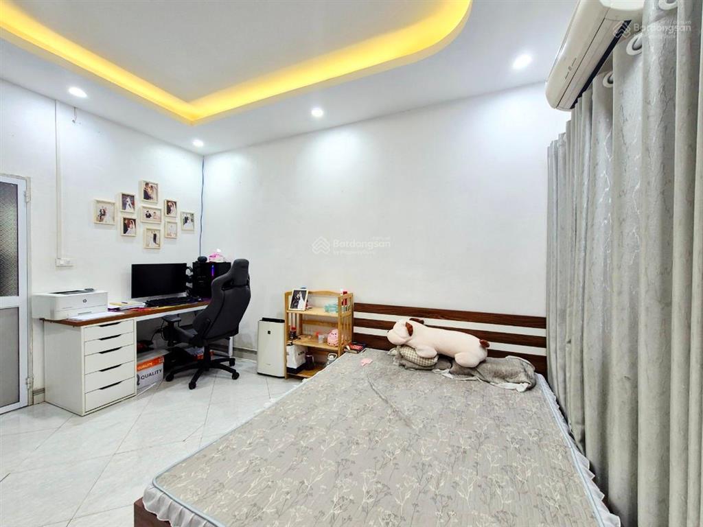 Tân mai căn góc 22m 5 tầng mt 3,5m  3 ngủ, giá cực bất ngờ 4,6tỷ sổ vuông