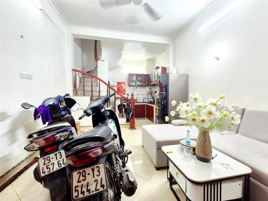 Tân mai căn góc 22m 5 tầng mt 3,5m  3 ngủ, giá cực bất ngờ 4,6tỷ sổ vuông