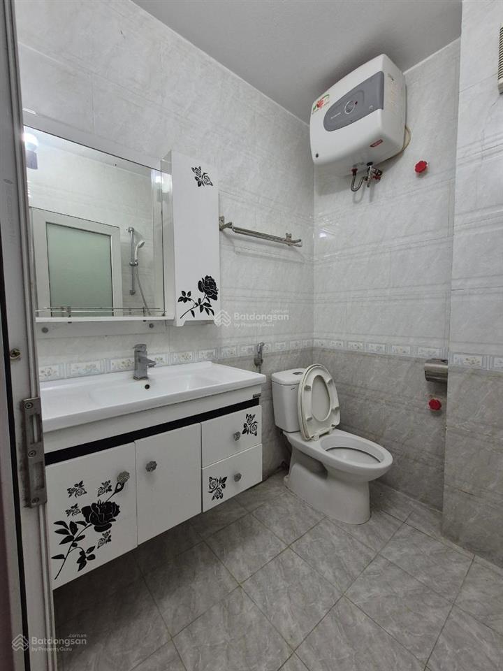 Cần bán căn nhà phố hồng mai 30m ôtô đỗ vừa ở vừa kinh doanh giá 6tỷ. 1 căn duy nhất thị trường