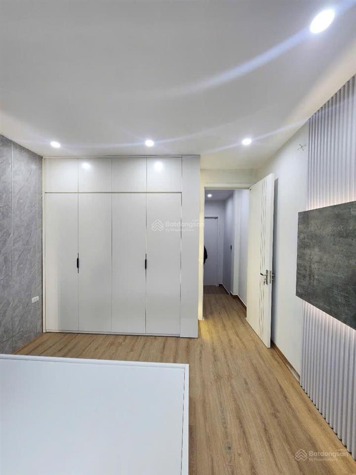 Võ thị sáu hai bà trưng căn góc 50m mt 4m nhà 5 tầng ngõ rộng có sân để xe. ôtô cách nhà 10m.
