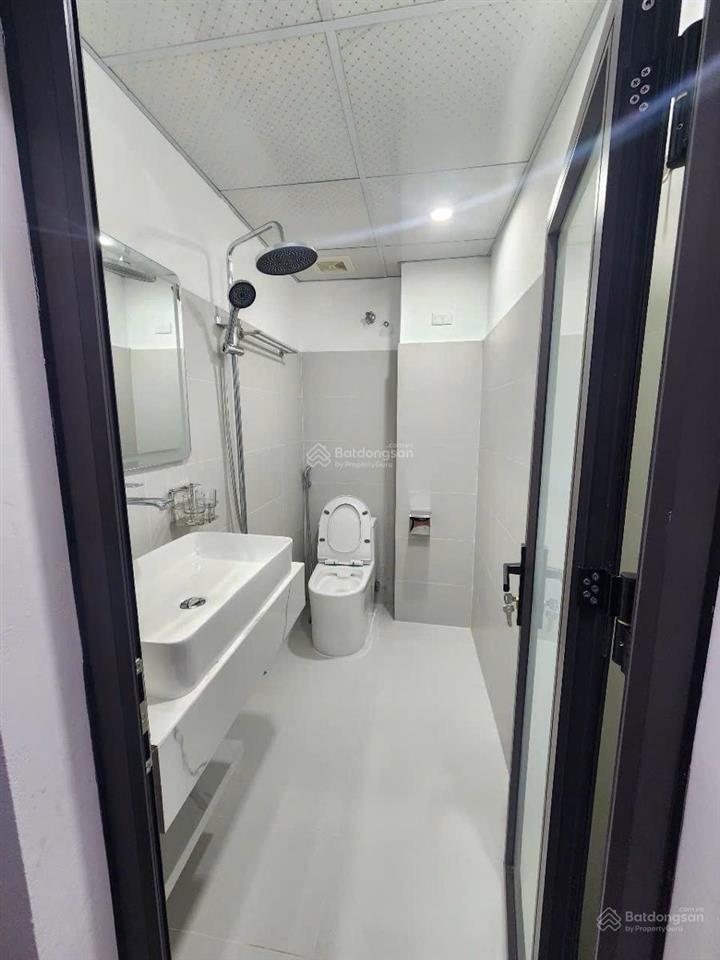 Võ thị sáu hai bà trưng căn góc 50m mt 4m nhà 5 tầng ngõ rộng có sân để xe. ôtô cách nhà 10m.