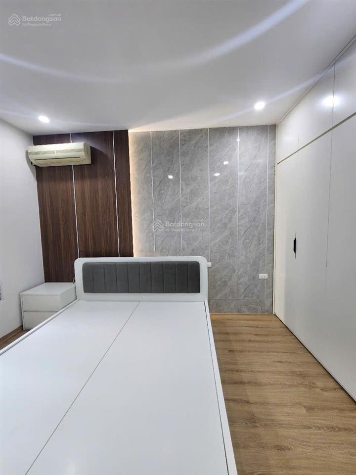 Võ thị sáu hai bà trưng căn góc 50m mt 4m nhà 5 tầng ngõ rộng có sân để xe. ôtô cách nhà 10m.