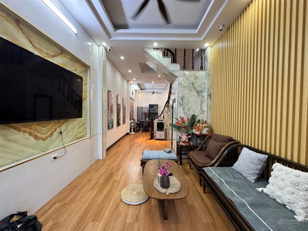 Minh khai  mai động, lô góc, cách ô tô vài bước chân, dân xây 32m2 sổ đẹp, giá 5,9 tỷ