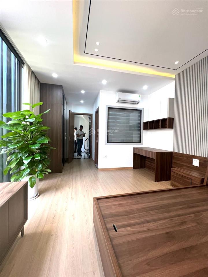 6.4 tỷ  minh khai, 2 thoáng ngõ thông 35m2 5tầng sổ riêng, ko qh, nhiều tiện ích. sổ đỏ đẹp