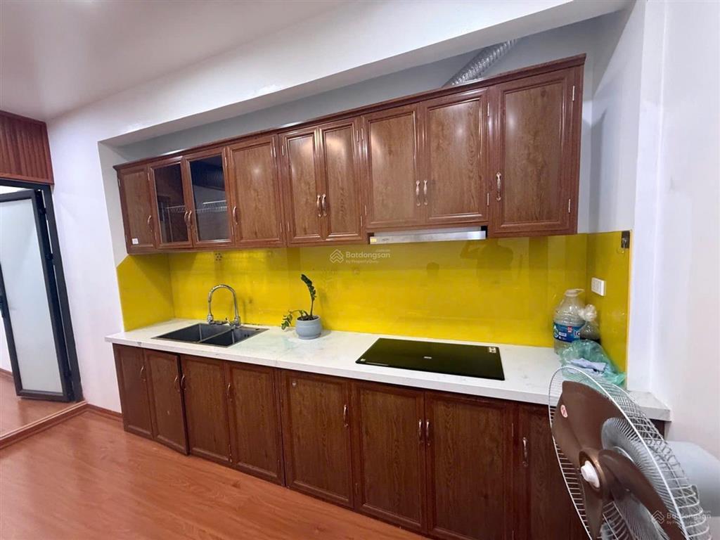 Tt huỳnh thúc kháng, đống đa, ô tô đỗ cửa, 2 thoáng, ban công rộng 3 ngủ 2wc hơn 4 tỷ (tl)