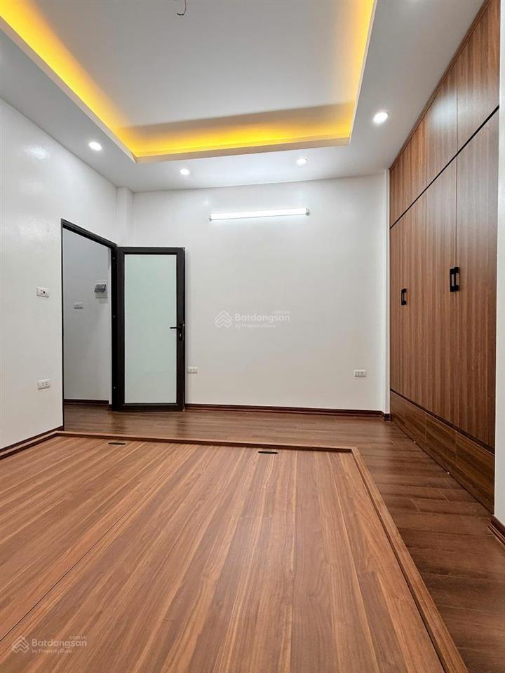 Lò đúc 40m2, 5tầng, mt 4m, căn góc 2 thoáng, 3ngủ, nhà mới full nội thất. giá 6,5tỷ không quy hoạch