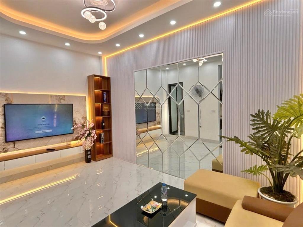 Lò đúc hàng hiếm trung tâm hai bà trưng 20m ra phố thoáng trước sau full nội thất, 4 ngủ 5 tầng