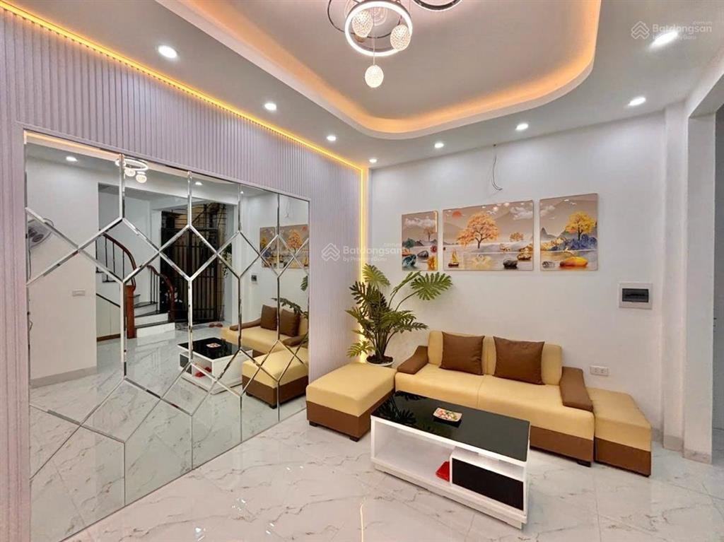 Lò đúc hàng hiếm trung tâm hai bà trưng 20m ra phố thoáng trước sau full nội thất, 4 ngủ 5 tầng