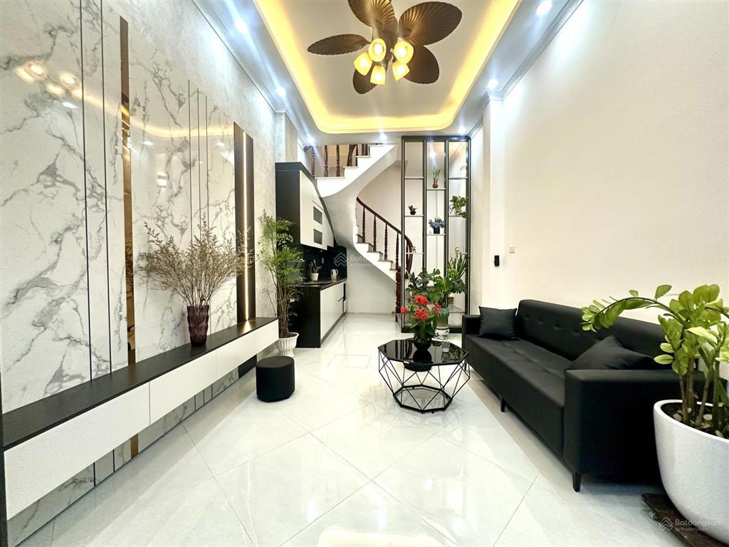 Bán nhà minh khai 6,45 tỷ 5 tầng 3 phòng ngủ, nhà mới full nội thất, sổ riêng, không quy hoạch