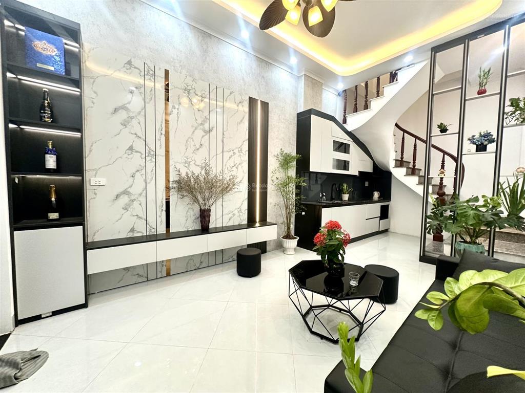 Bán nhà minh khai 6,45 tỷ 5 tầng 3 phòng ngủ, nhà mới full nội thất, sổ riêng, không quy hoạch