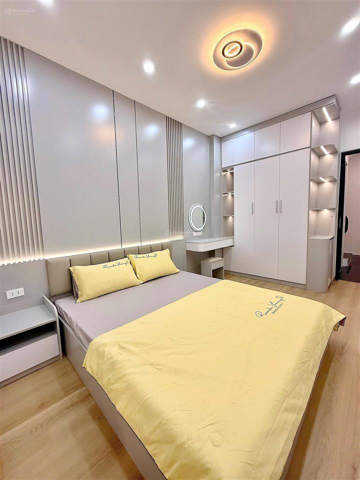 Lê duẩn  khâm thiên  xã đàn 28m2 4tầng 4ngủ  mt 4 ôtô đỗ cạnh nhà, sổ đỏ, ko quy hoạch giá 5,8tỷ