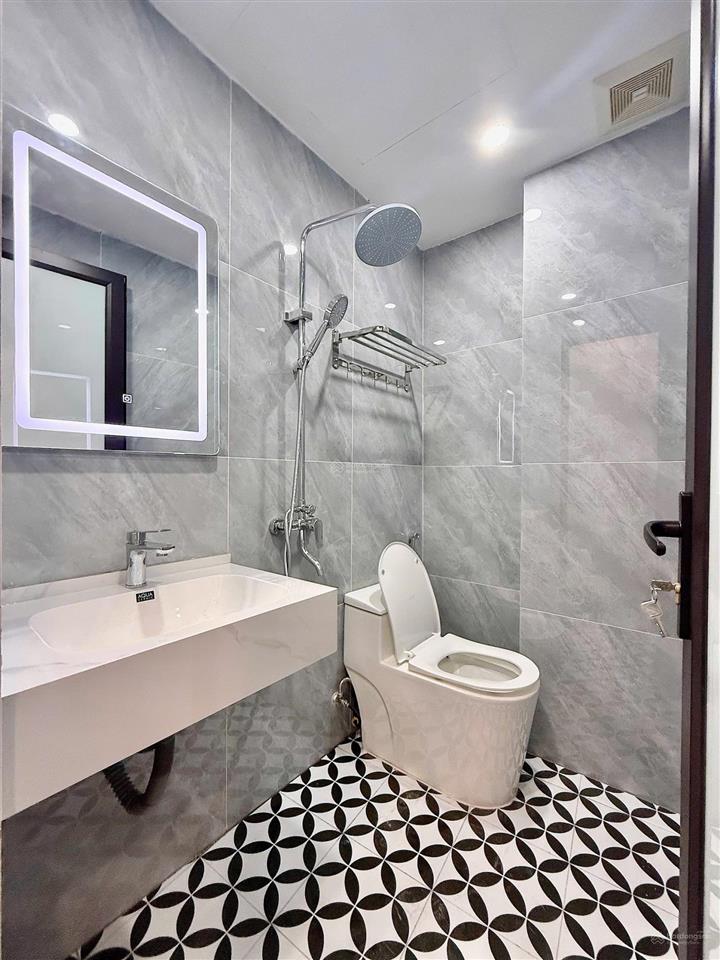 Lê duẩn  khâm thiên  xã đàn 28m2 4tầng 4ngủ  mt 4 ôtô đỗ cạnh nhà, sổ đỏ, ko quy hoạch giá 5,8tỷ
