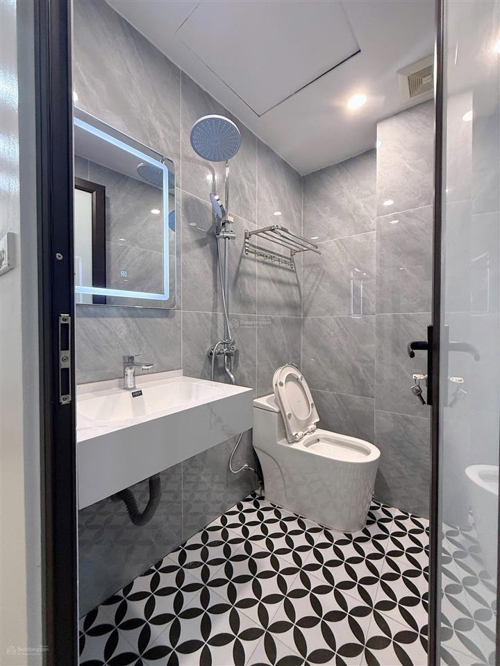 Lê duẩn  khâm thiên  xã đàn 28m2 4tầng 4ngủ  mt 4 ôtô đỗ cạnh nhà, sổ đỏ, ko quy hoạch giá 5,8tỷ